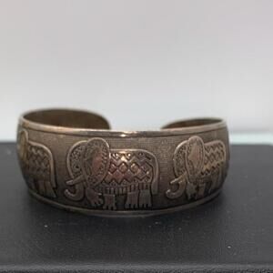 Vintage Brass Tone Tibetan Style Embossed Elephant Fashion Cuff Bracelet Boho